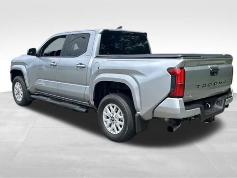 Used 2025 Toyota Tacoma SR5 AWD/4WD image 4
