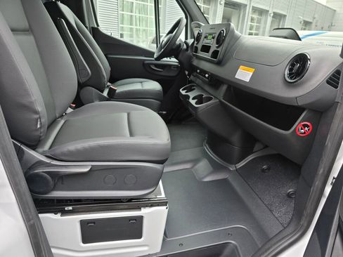 New 2025 Mercedes-Benz Sprinter 2500 image 12