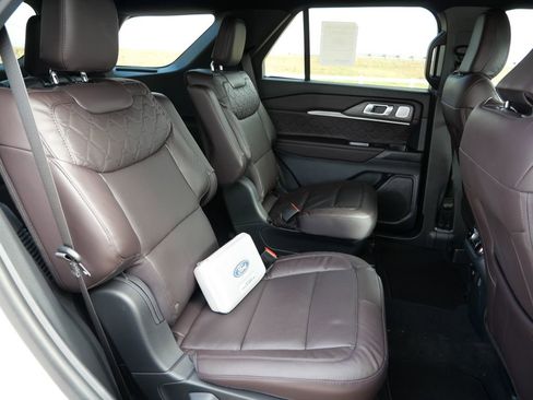 New 2026 Ford Explorer Platinum w/ LUX Leather Package image 21