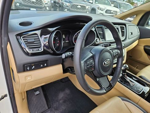Used 2015 Kia Sedona SX image 17