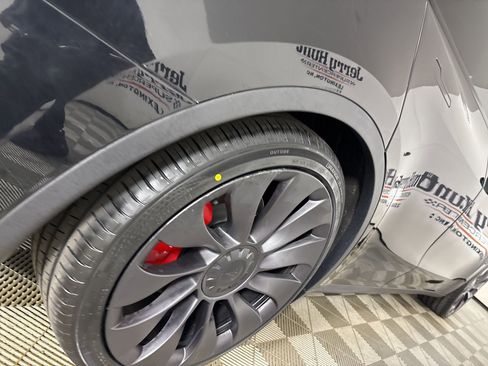 Used 2023 Tesla Model Y Performance image 24