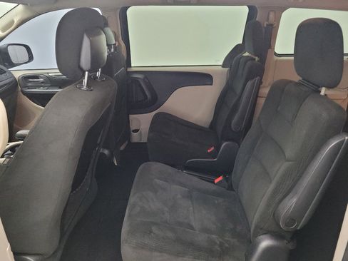 Used 2016 Dodge Grand Caravan SXT w/ Rear Park Assist Package FWD image 18