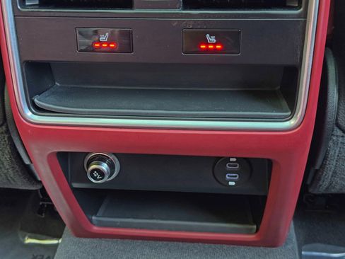 Used 2020 Porsche Cayenne Turbo image 37