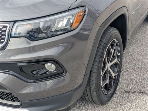 Used 2024 Jeep Compass Limited image 9