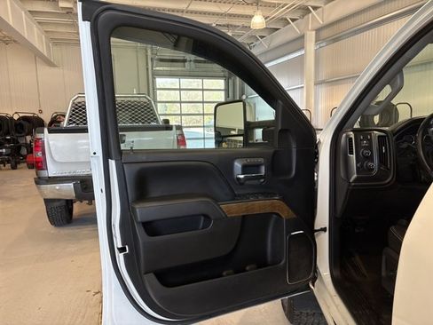 Used 2015 Chevrolet Silverado 2500 LTZ w/ Snow Plow Prep Package image 10