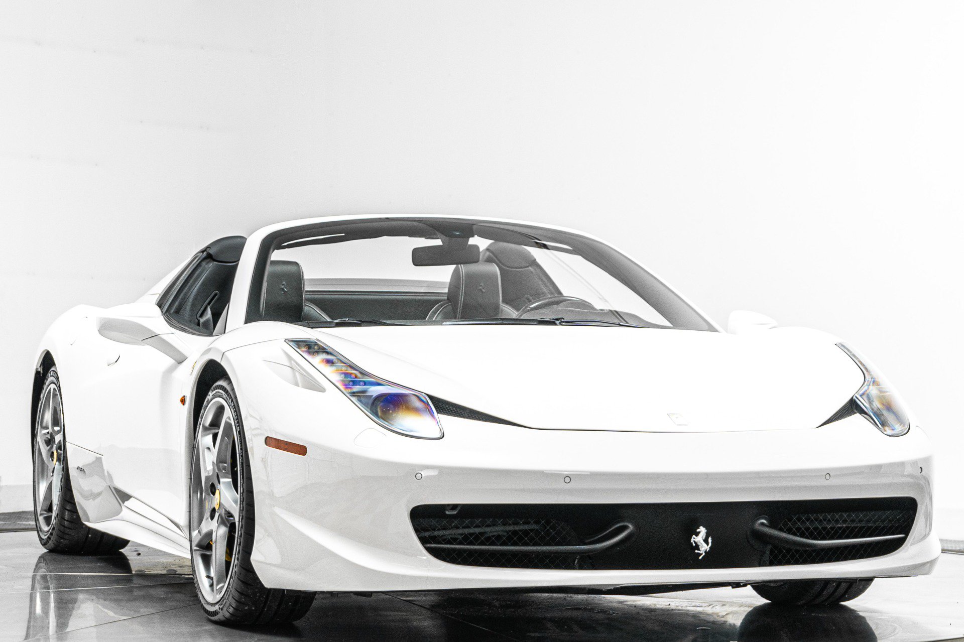 Used 2014 Ferrari 458 Spider image 3