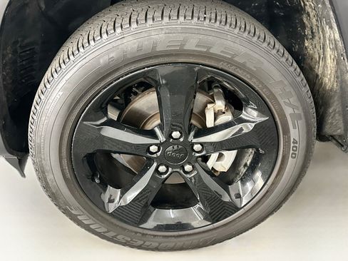 Used 2023 Jeep Grand Cherokee Altitude AWD/4WD image 11