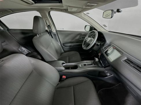 Used 2018 Honda HR-V EX image 27