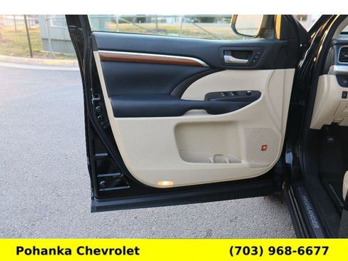 Used 2017 Toyota Highlander Limited image 25