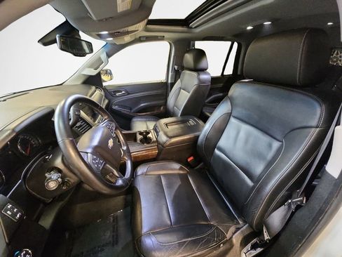 Used 2019 Chevrolet Tahoe LT w/ Luxury Package image 12