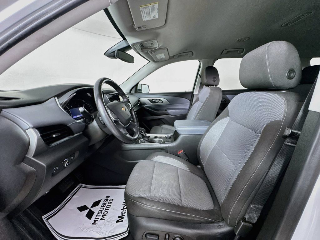 Used 2021 Chevrolet Traverse LT FWD image 21