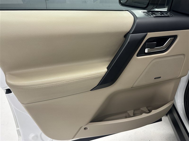 Used 2013 Land Rover LR2 HSE AWD/4WD image 15