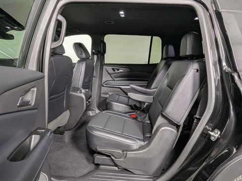 Used 2025 Chevrolet Traverse LT image 22