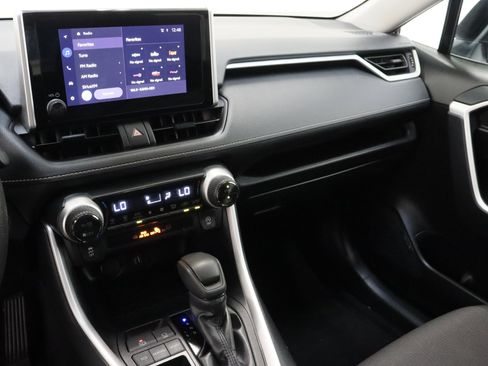 Used 2025 Toyota RAV4 XLE FWD image 16