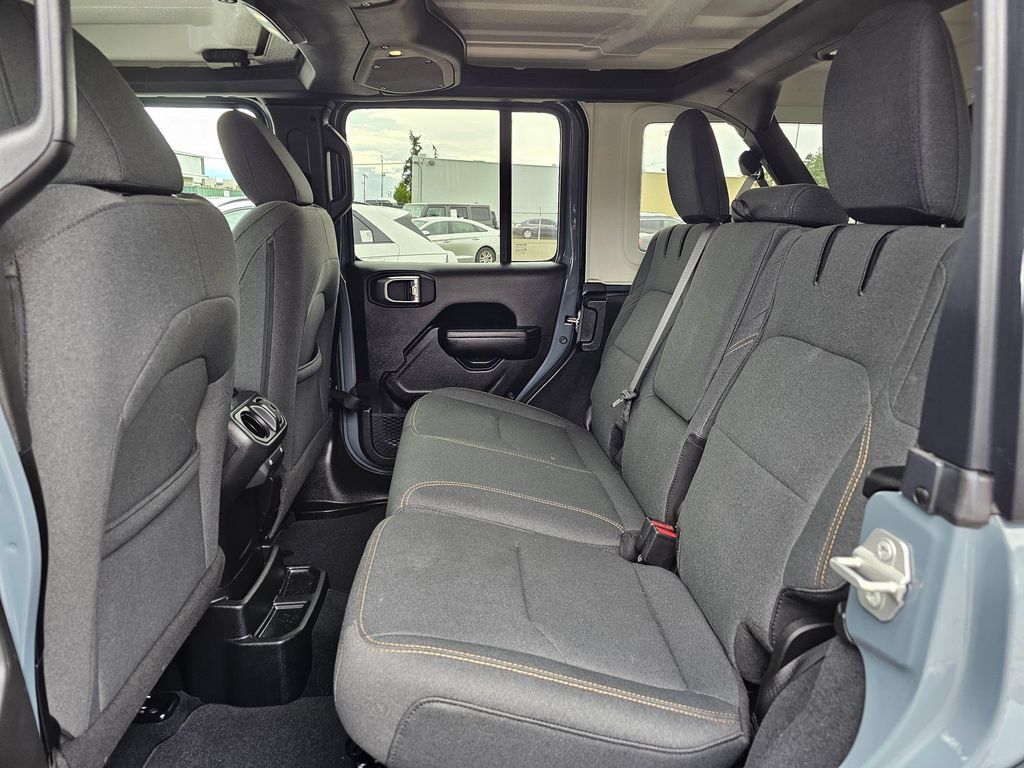 Used 2024 Jeep Wrangler Unlimited AWD/4WD image 16