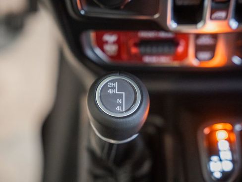 New 2026 Jeep Wrangler Unlimited Rubicon w/ Technology Group image 25