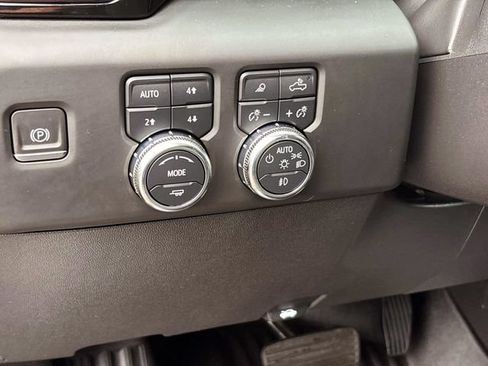 Used 2024 GMC Sierra 1500 AT4 w/ Technology Package AWD/4WD image 11