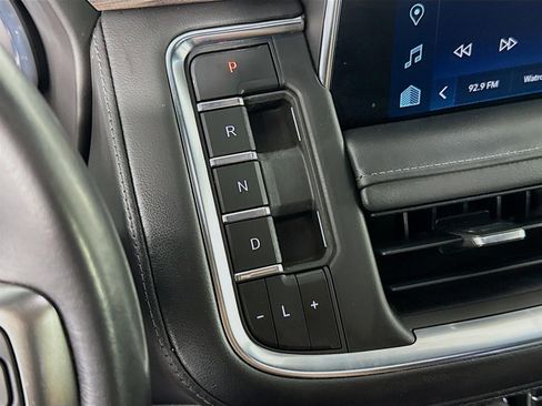 Used 2022 Chevrolet Suburban Z71 image 19