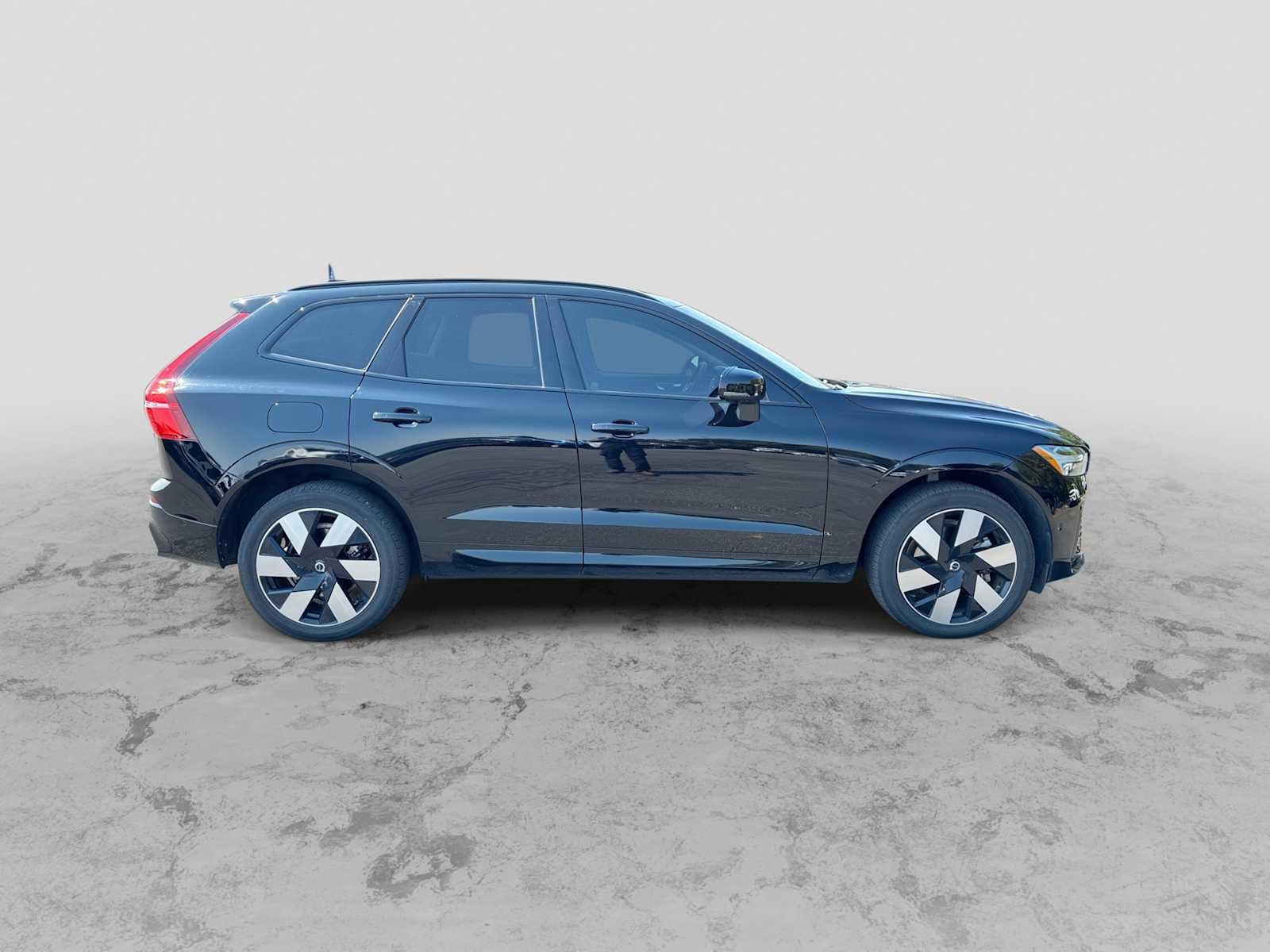Used 2024 Volvo XC60 T8 Plus w/ Protection Package Premier AWD/4WD image 9