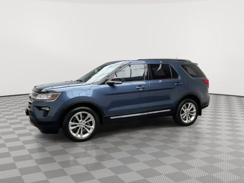 Used 2018 Ford Explorer XLT w/ Equipment Group 202A AWD/4WD image 36