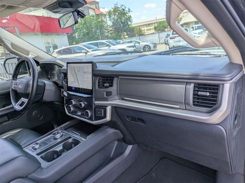 Used 2023 Ford Expedition XLT image 33