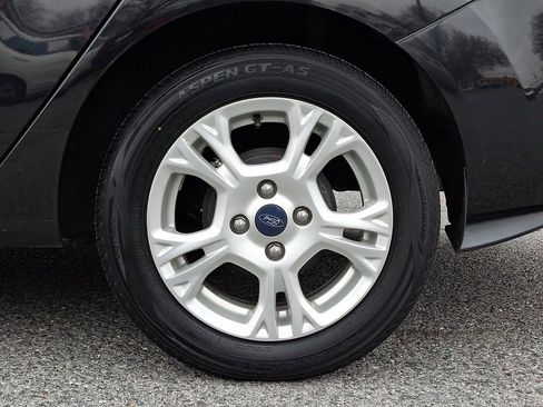 Used 2015 Ford Fiesta SE image 8