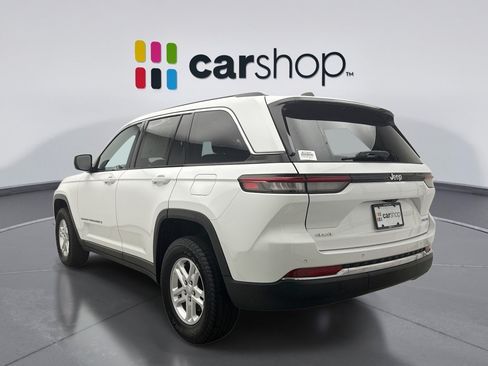 Used 2023 Jeep Grand Cherokee Laredo w/ Luxury Tech Group I AWD/4WD image 3