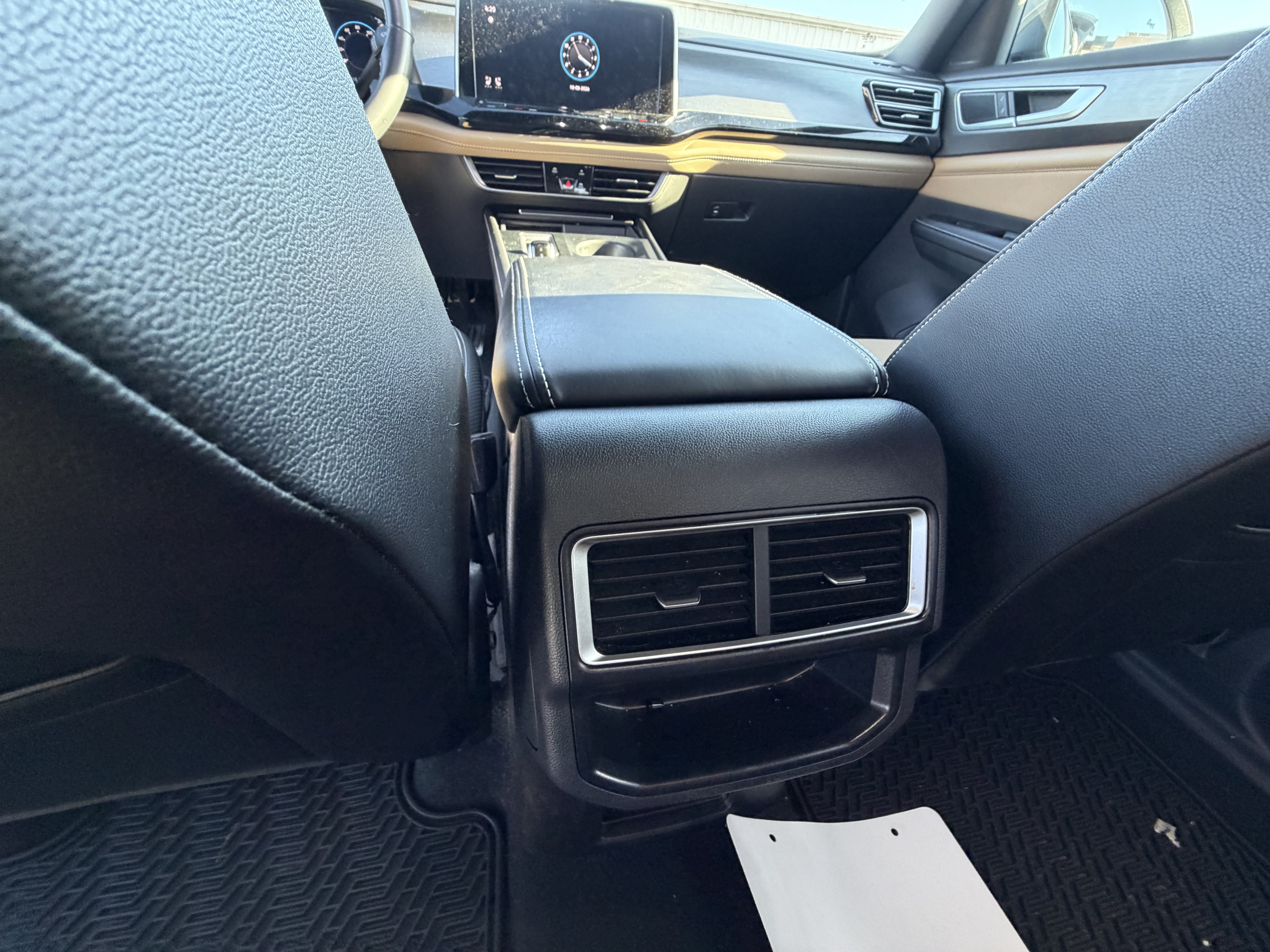 Used 2024 Volkswagen Atlas Cross Sport SE AWD/4WD image 34