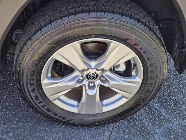 Used 2025 Toyota RAV4 XLE AWD/4WD image 10