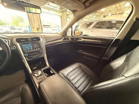 Used 2017 Ford Fusion SE w/ Fusion SE Technology Package FWD image 23