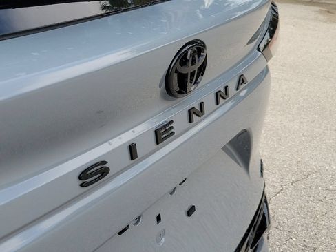 New 2026 Toyota Sienna XSE FWD image 7