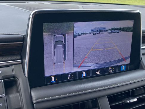 Used 2021 Chevrolet Suburban Premier w/ Premium Package AWD/4WD image 23
