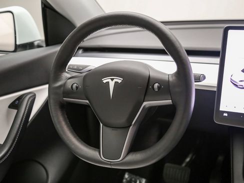 Used 2021 Tesla Model Y Long Range AWD/4WD image 16