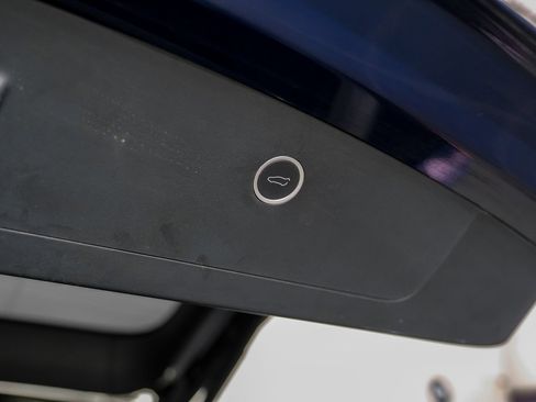 Used 2018 Tesla Model X 75D image 53