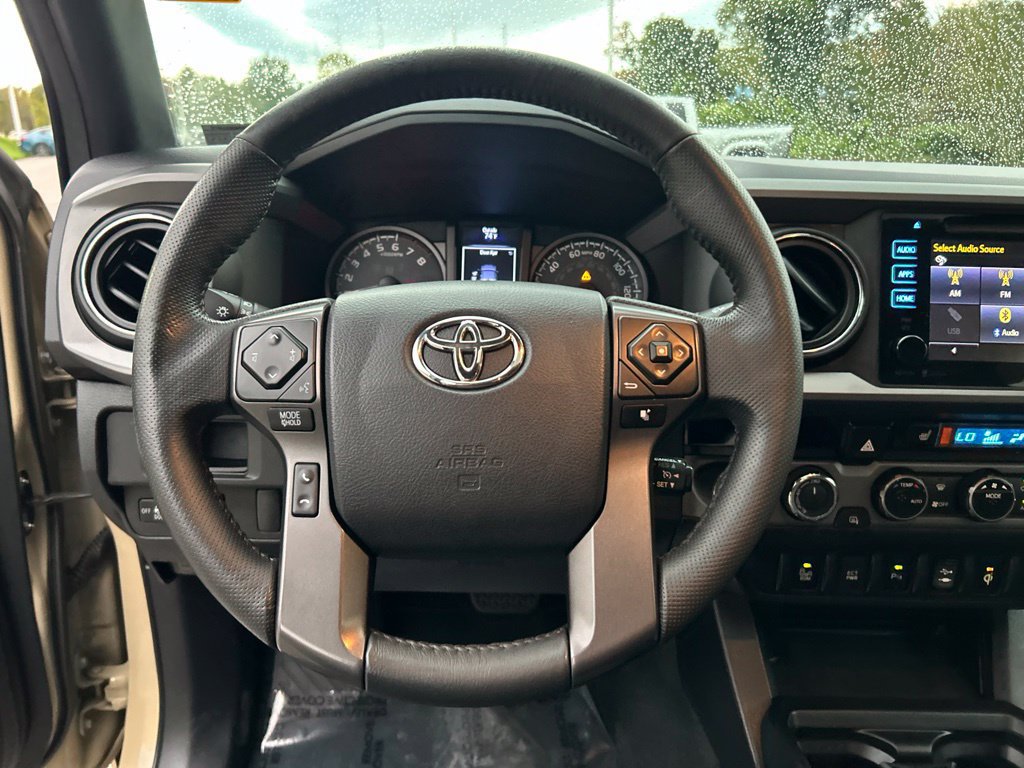 Used 2016 Toyota Tacoma TRD Off-Road w/ Premium & Technology Package AWD/4WD image 14