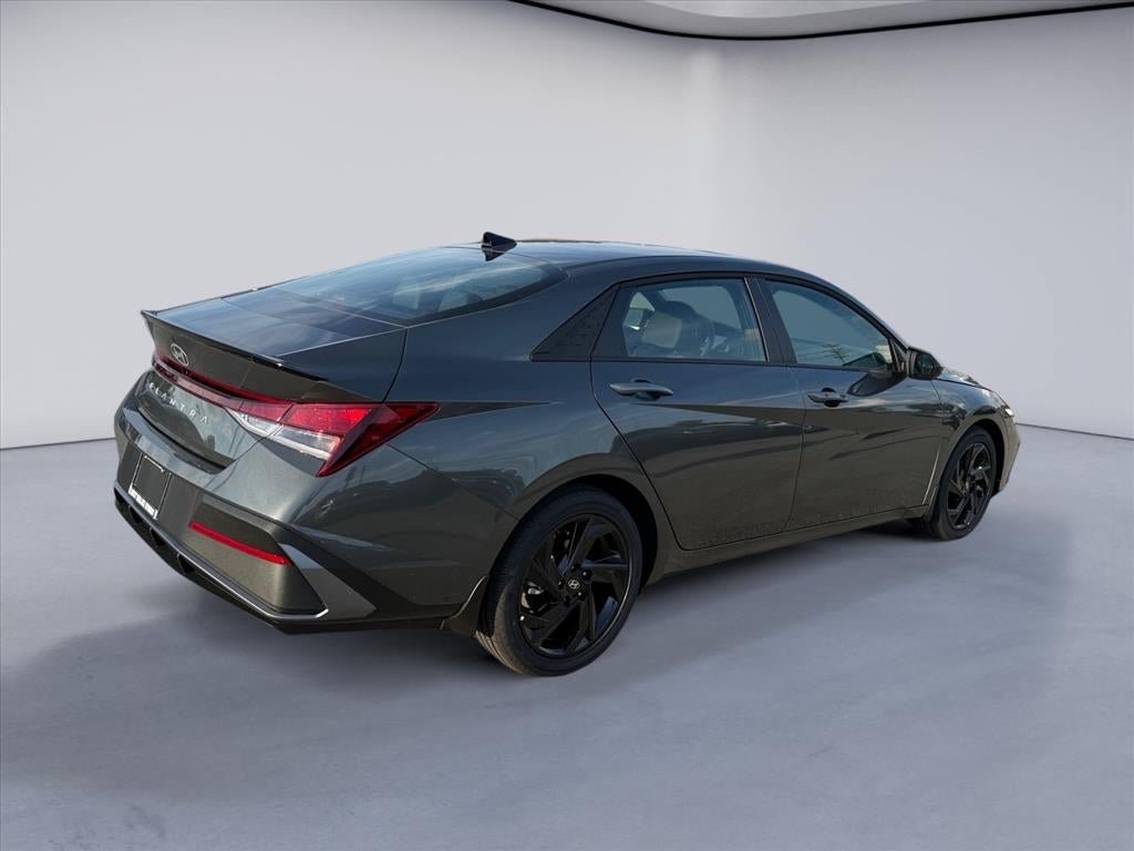 New 2026 Hyundai Elantra SEL Sport FWD image 5