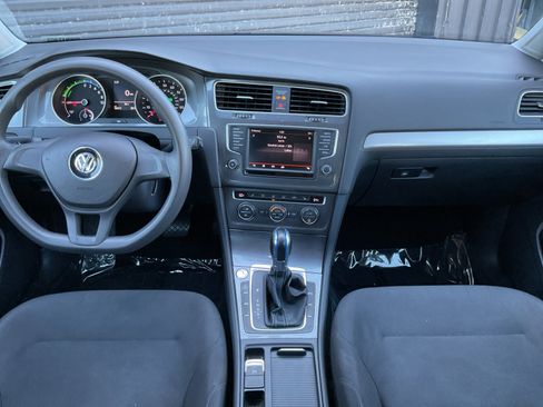 Used 2016 Volkswagen e-Golf SE w/ DC Fast Charging Package image 16
