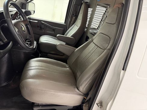 Used 2017 Chevrolet Express 2500 Extended RWD image 45