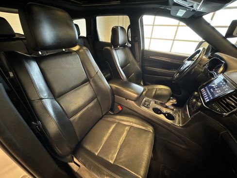 Used 2021 Jeep Grand Cherokee Limited w/ Luxury Group II image 25