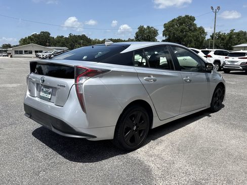 Used 2016 Toyota Prius Three Touring FWD image 5