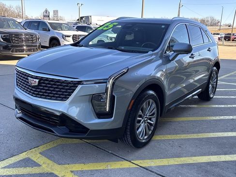 Used 2025 Cadillac XT4 Premium Luxury image 11
