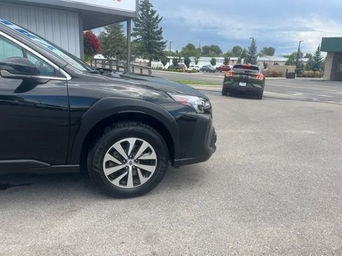Used 2024 Subaru Outback Premium AWD/4WD image 17