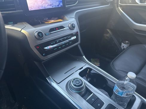 Used 2022 Ford Explorer XLT w/ Equipment Group 202A image 17