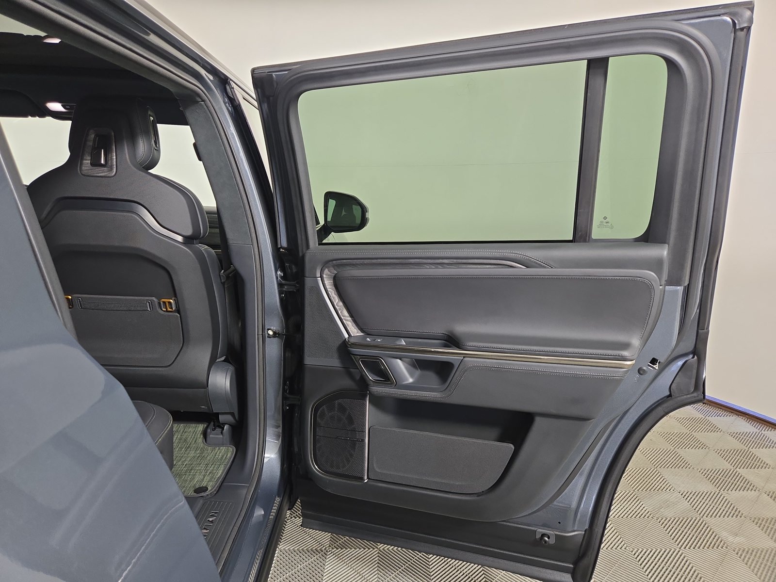 Used 2022 Rivian R1S Launch Edition Quad AWD/4WD image 19