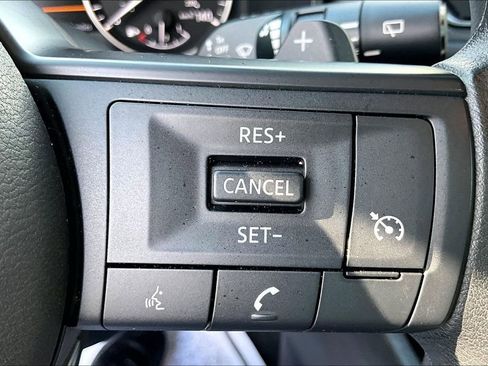 Used 2023 Nissan Rogue S image 11