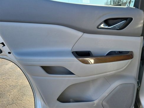 Used 2018 GMC Acadia SLE image 10