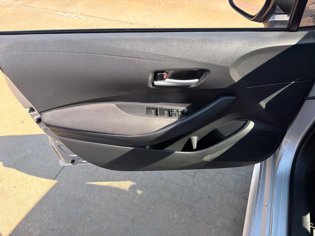 Used 2020 Toyota Corolla LE FWD image 11