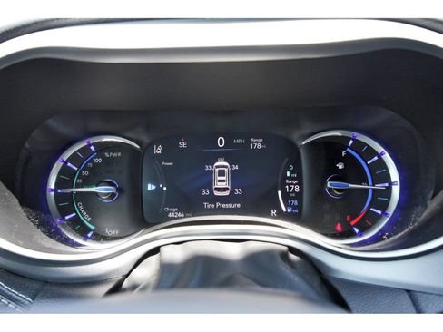 Used 2024 Chrysler Pacifica Limited FWD image 18