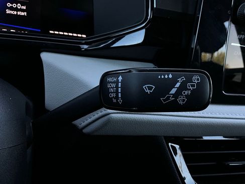 Used 2025 Volkswagen Taos S image 35