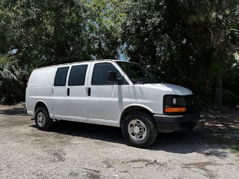 Used 2015 Chevrolet Express 2500 image 1